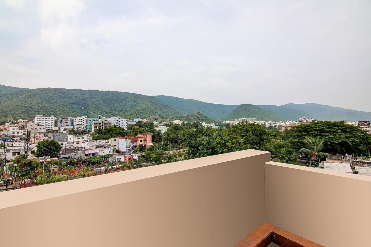 Oyo Lalitha Delight Hotel Visakhapatnam Exterior foto