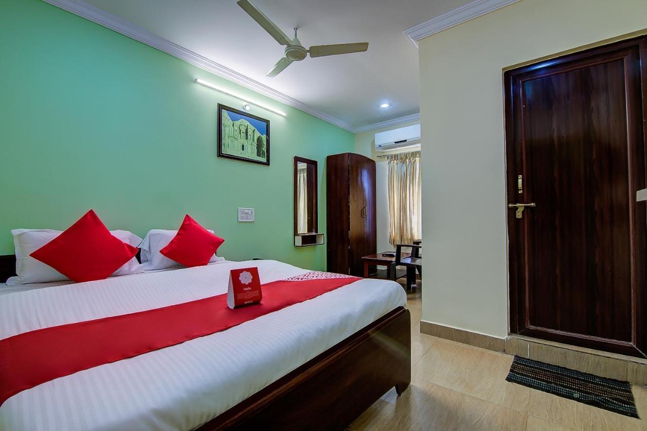 Oyo Lalitha Delight Hotel Visakhapatnam Exterior foto