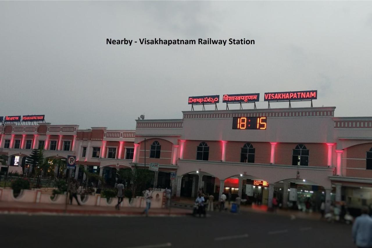 Oyo Lalitha Delight Hotel Visakhapatnam Exterior foto